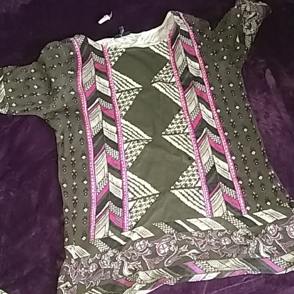 🎶🎶🎶🎶size small top🎶🎶🎶 women's or junior